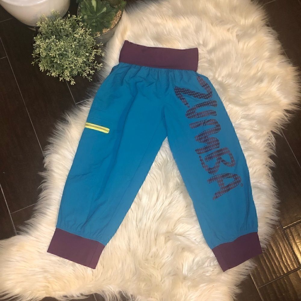 Zumba Fitness retro up/down cargo capri sz small